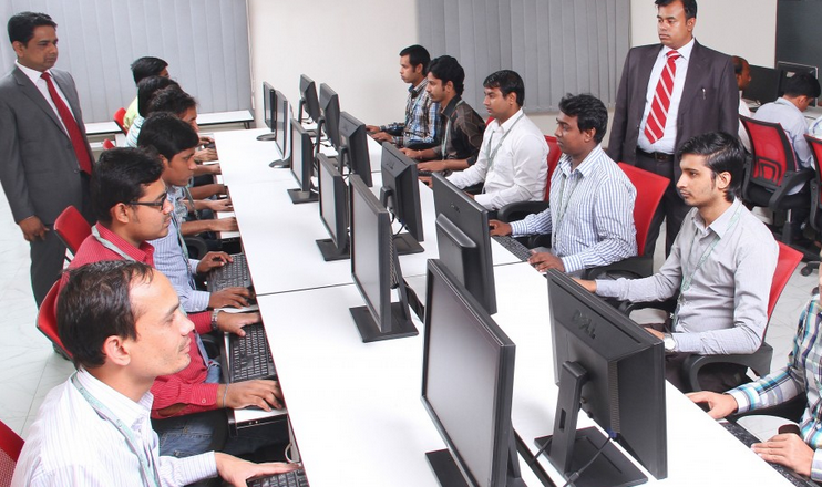 India’s Unemployment Rate Drops to 6-Year Low of 4.8%